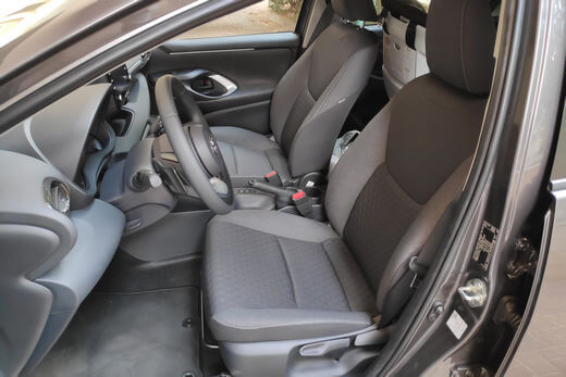 טויוטה יאריס מושבים קדמיים